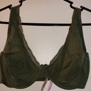 38DD beautiful NWT Victoria Secret green not lined lace Bra. Non smoking house
